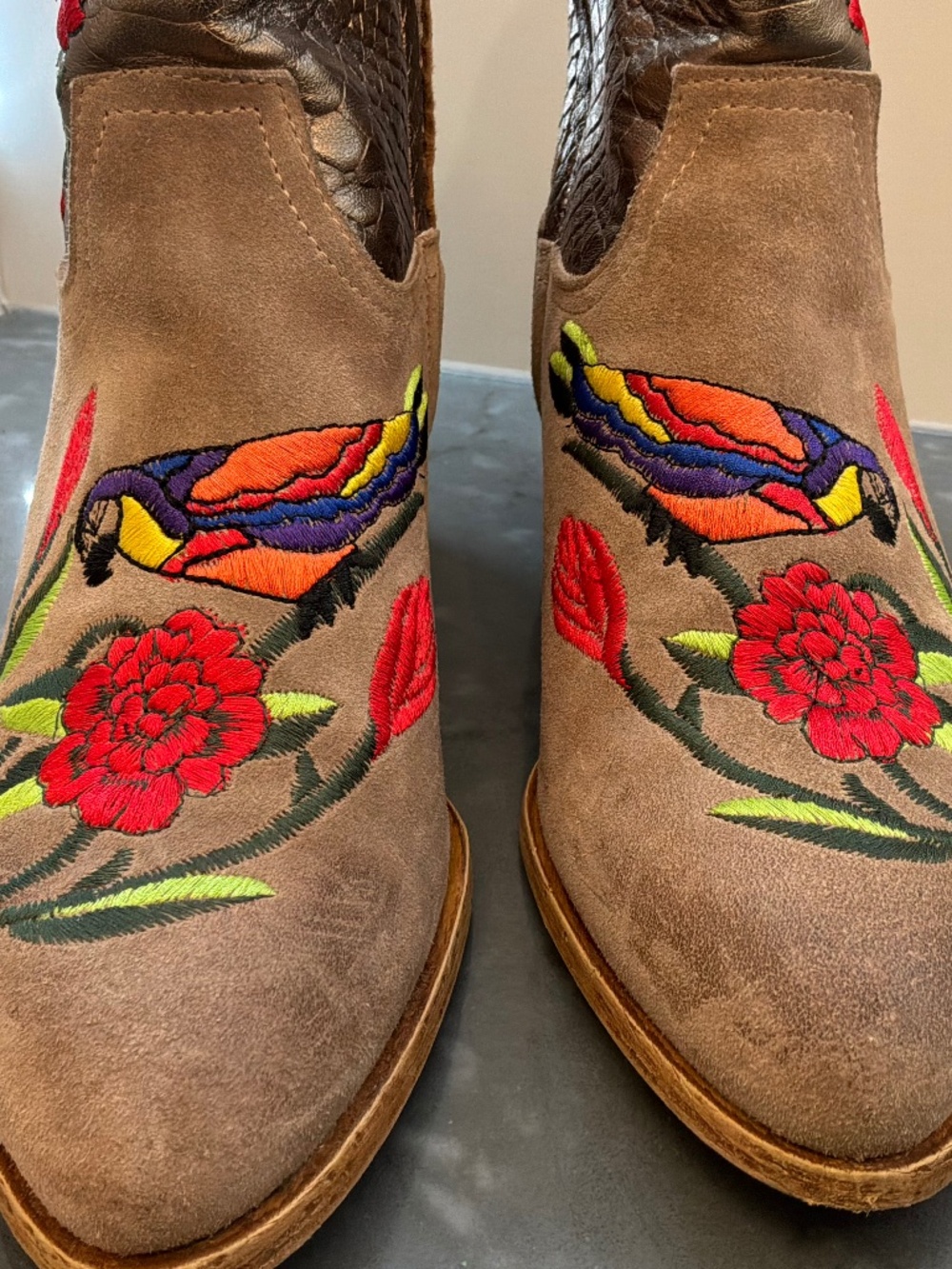 Giulia N Couture Embroidered Suede Western Ankle Boots Box Size 39 EU / 8.5 US